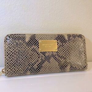 Michael Kors wallet NEW